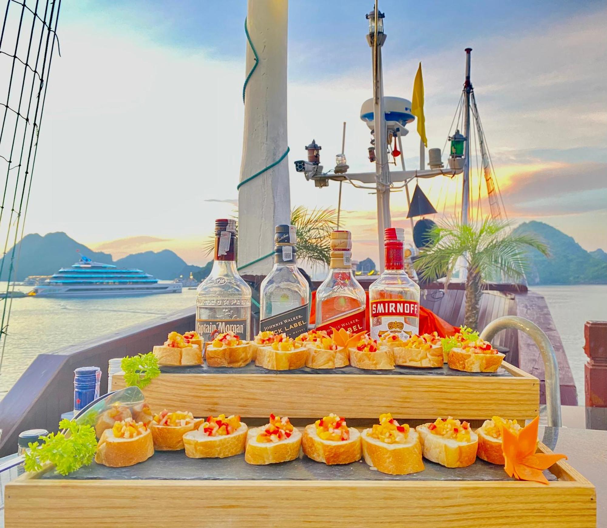 Hera Grand Luxury Cruise Ha Long Exterior foto